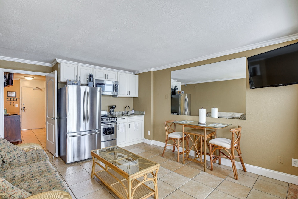 Daytona Beach Oceanfront Condo w/ Pool Access! view 4