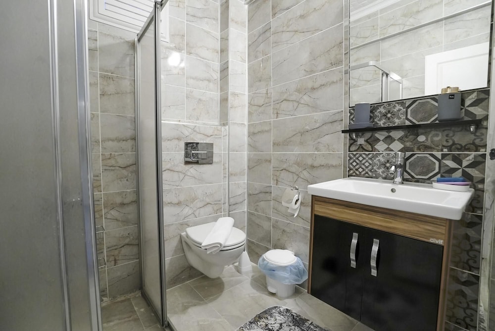 Central and Comfy Flat With Balcony in Muratpasa