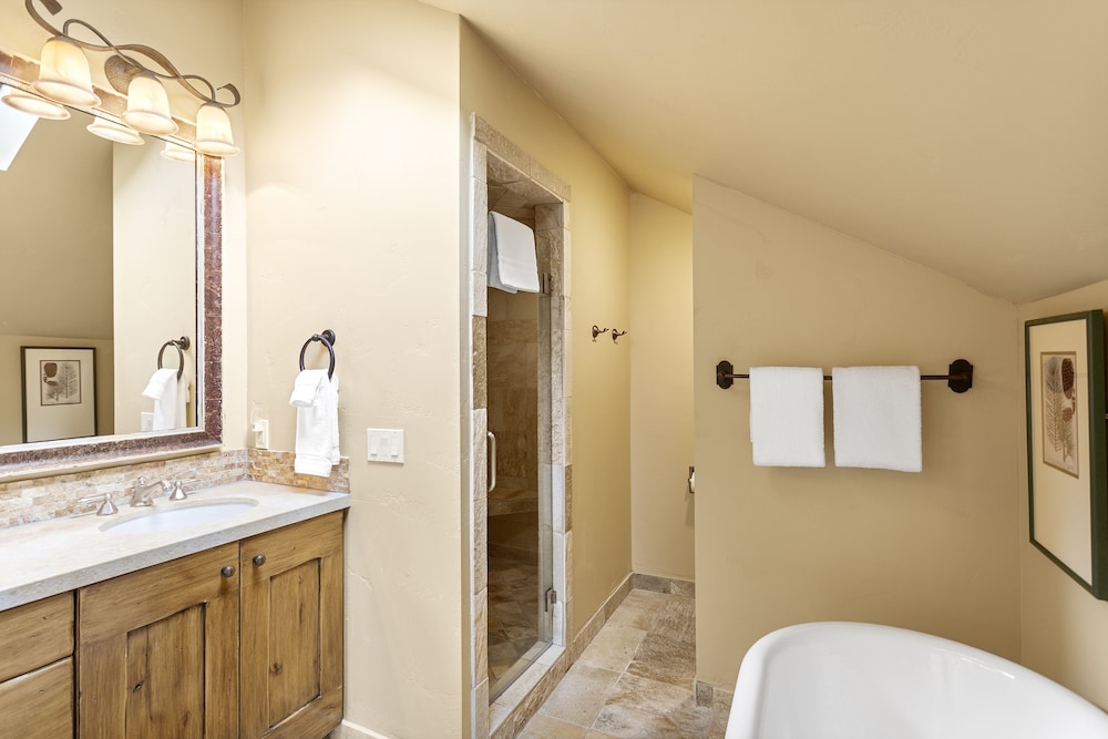 Upper Telemark Drive Home at Deer Valley Resort - 7 Bedroom Home with Hot Tub #2960 7 Home
