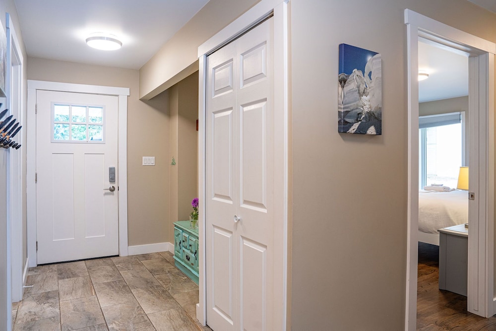 Revelstoke Lakehouse by Revelstoke Vacations