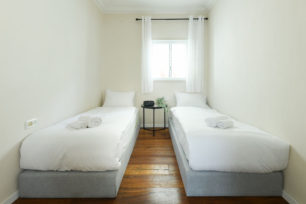 Stylish and Modern 3BR TelAviv Apartment view 5