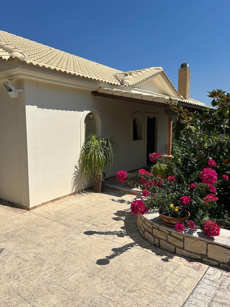 Villa Clairy 3-bedroom Villa With Private Pool