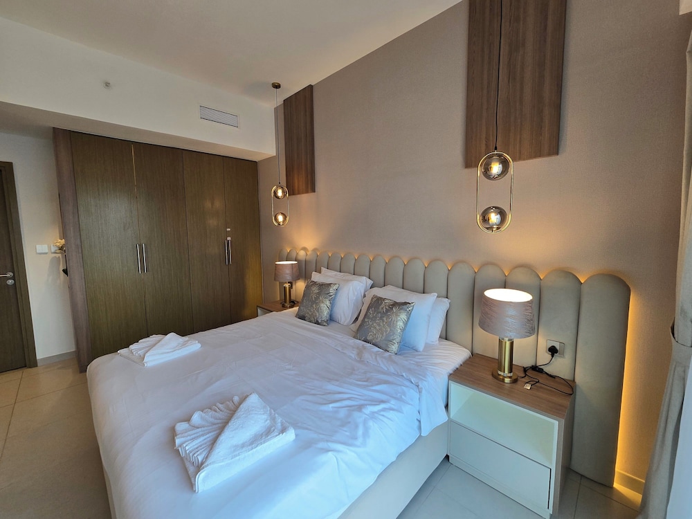 Royale Highend Burj and Fountain View