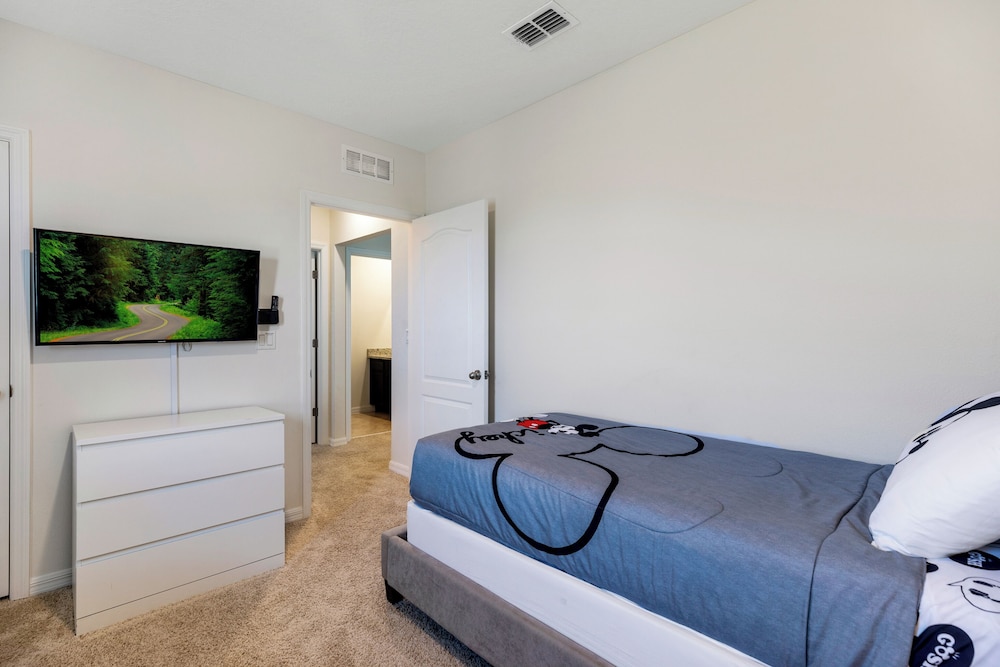 Solterra- LakeView - Private Pool & Spa