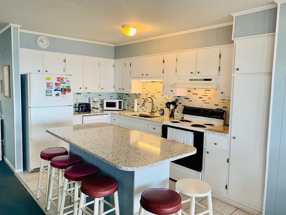 Westside- 3 Bedroom Home by RedAwning