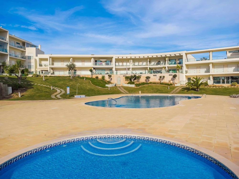 Balaia Residence 2 Bedroom Penthouse With Pool
