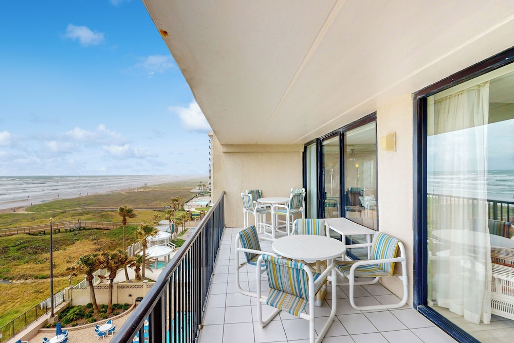 Resort 2BR Condo w/ Gulf-front Balcony & Hot Tub