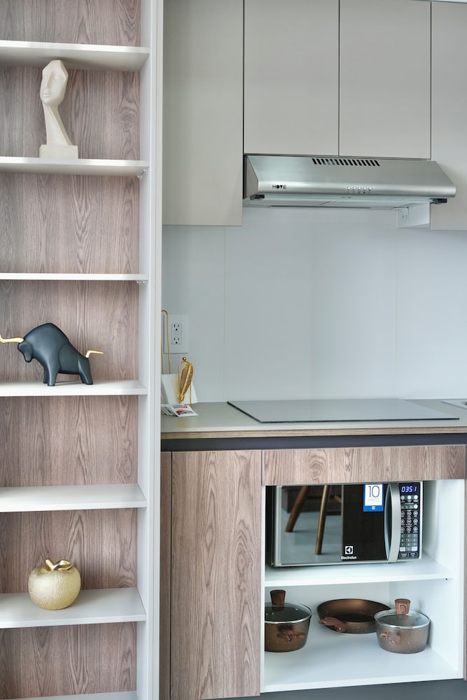 Seis Residences