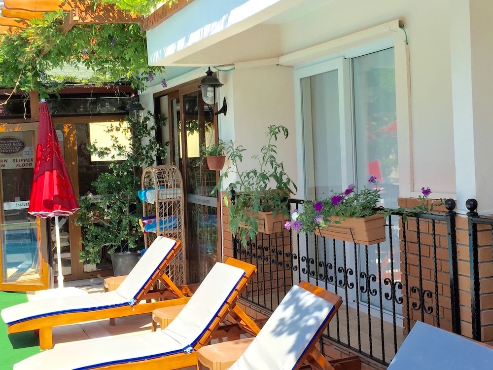 Ten Apart Hotel - Image 19