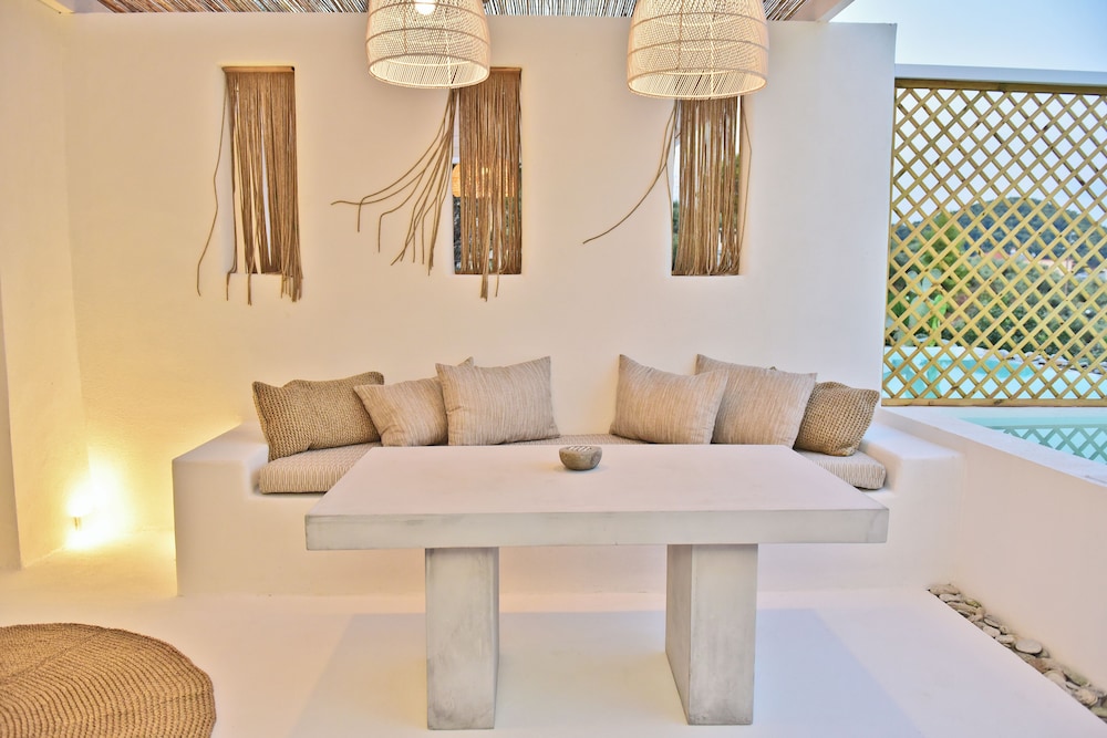 Natura Luxury Villas