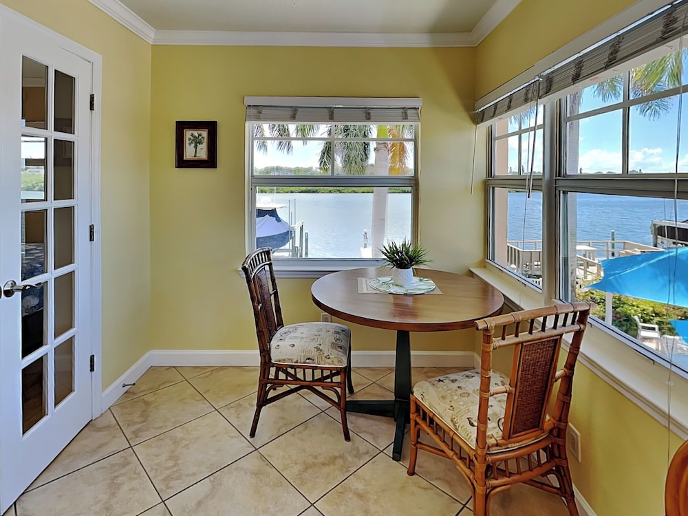 Barefoot Beach Resort B-201 by Distinctive Beach Rentals