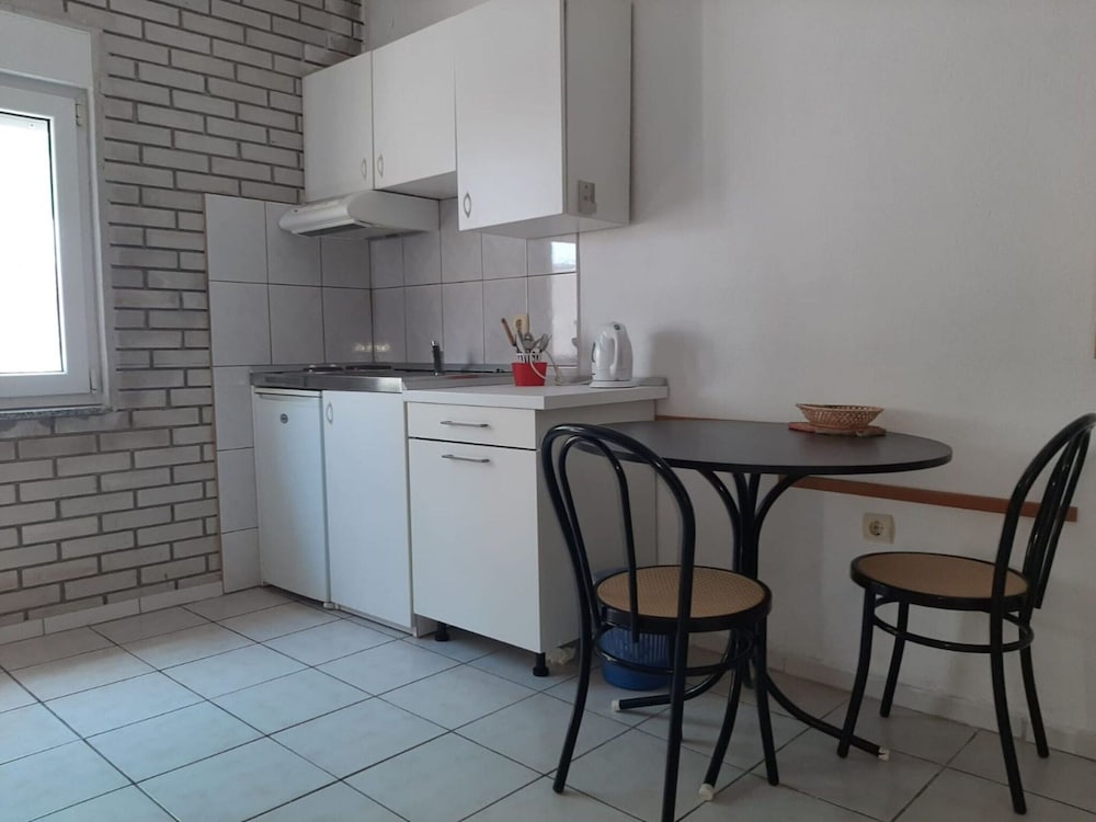 Relaxing Apartment in Okrug Gornji near Mavarstica Beach view 5