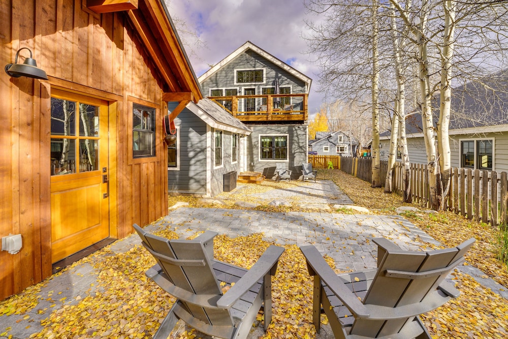 Inviting & Renovated Home in Crested Butte! view 4