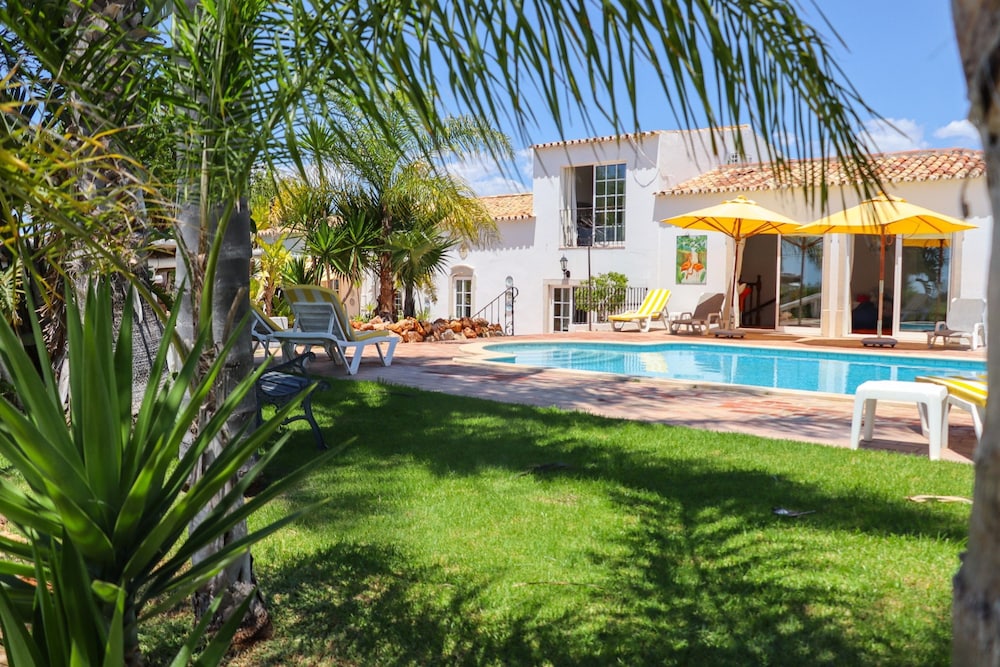 Idyllic Farm House With Huge Garden for 14pax
