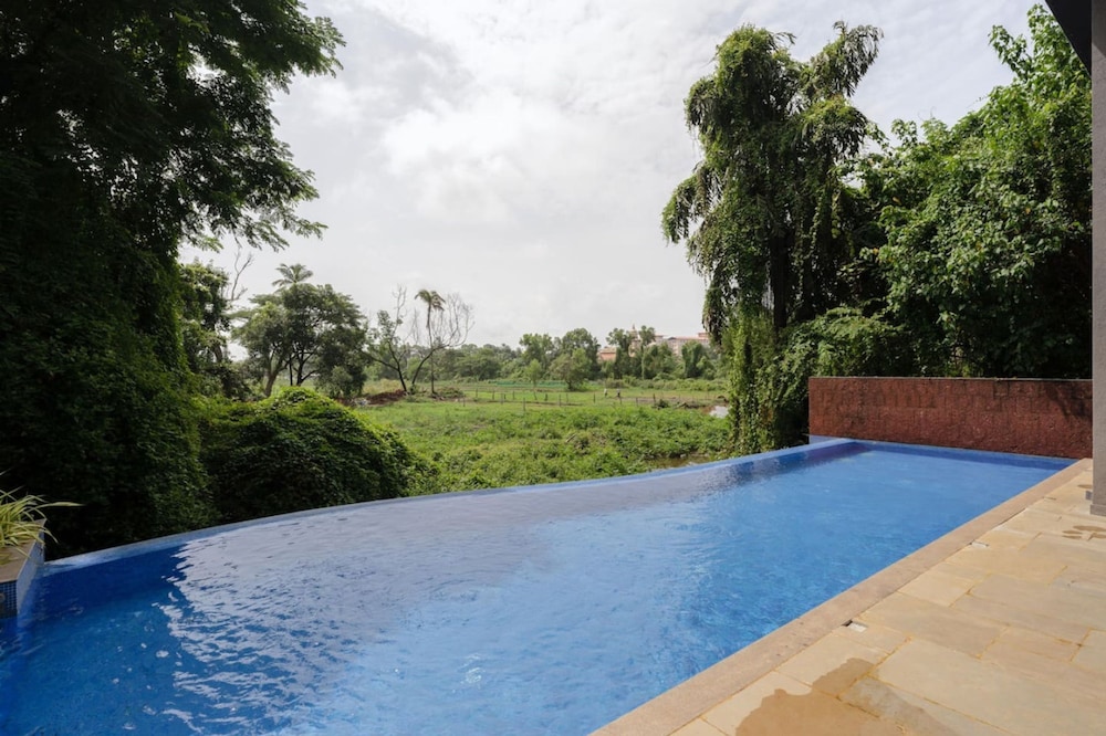 Sol Banyan by Hireavilla - 2BR w Pool in Candolim