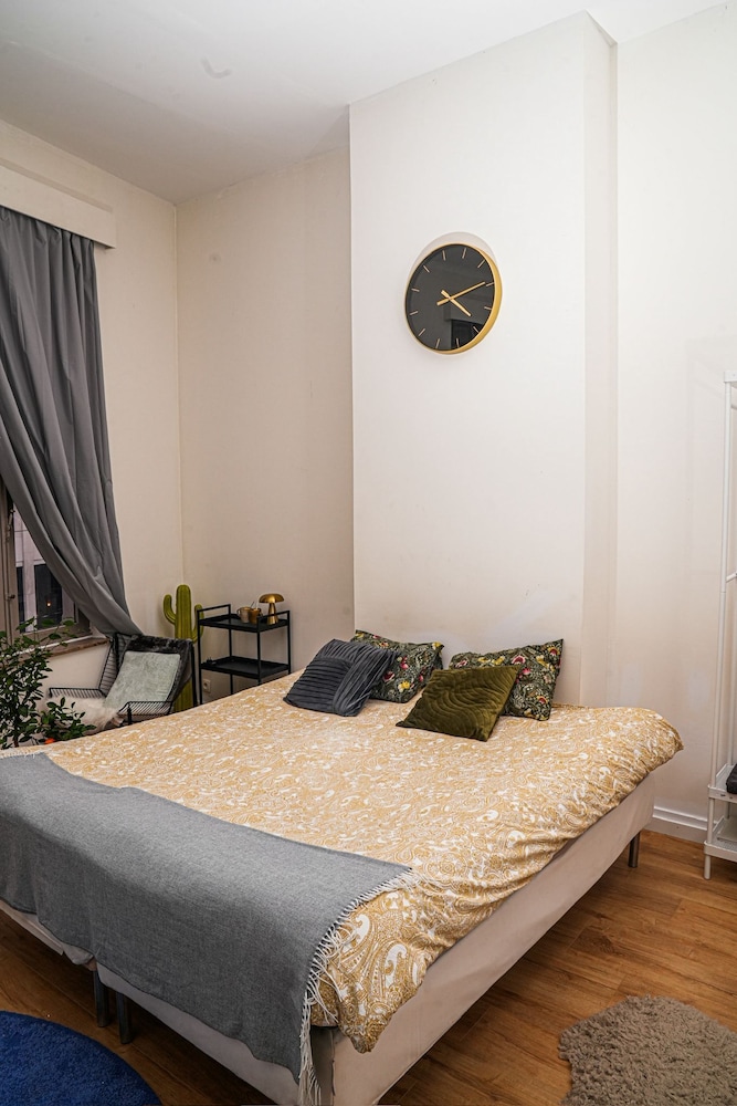 Comfy 5BR Apartment in Heart of Ghent