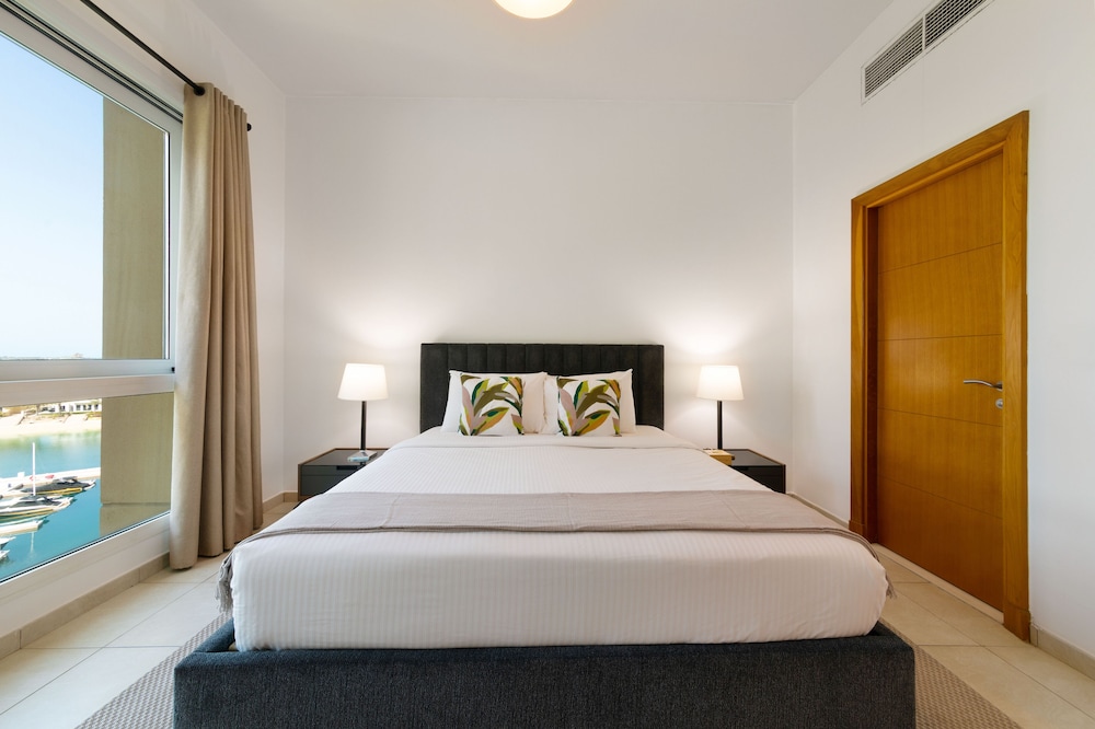 Maison Privee - Exclusive Apt with Seafront Views over Palm Jumeirah