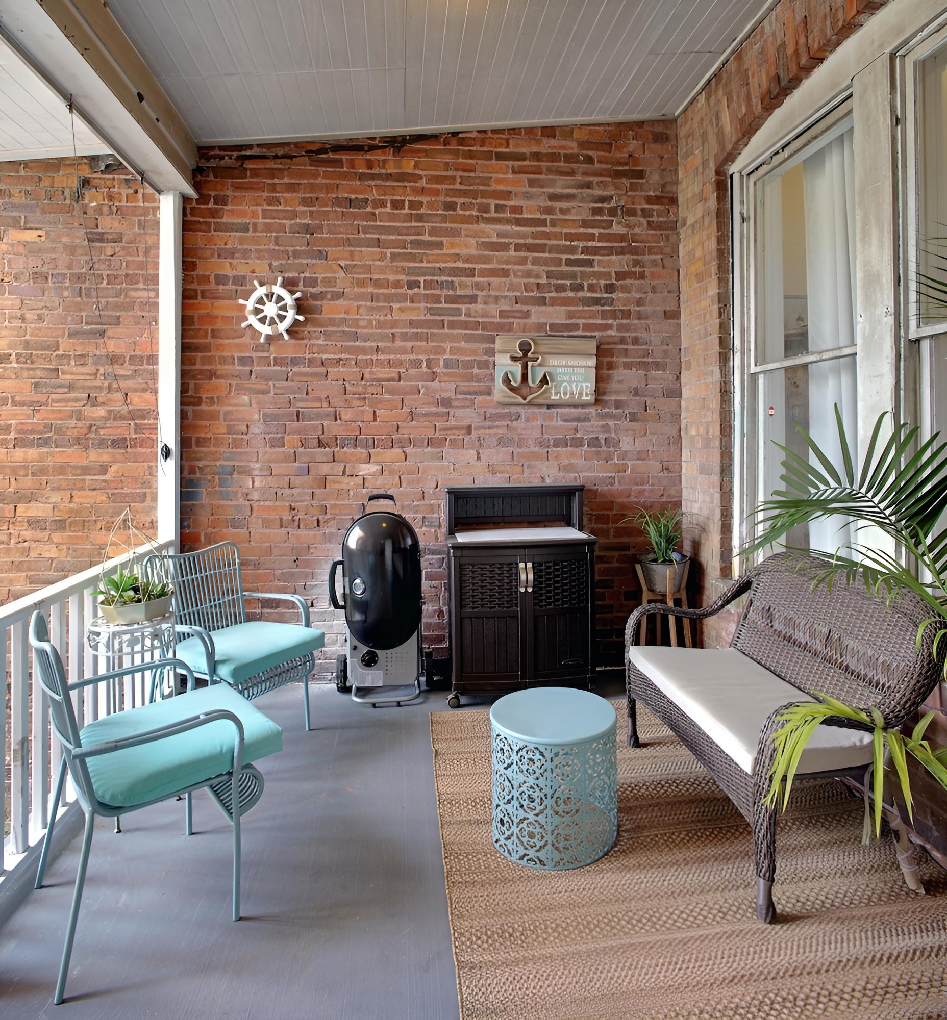 Newly Renovated Apt Outdoor Space view 4