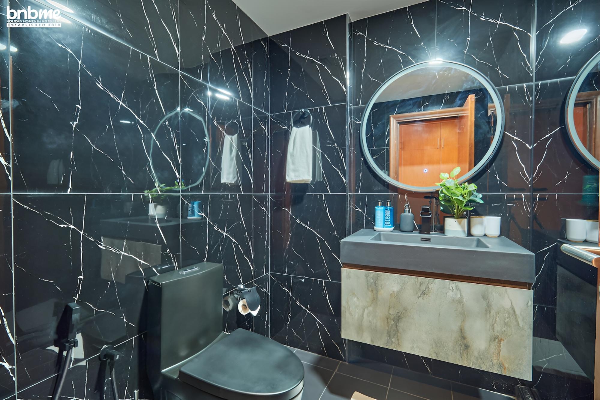 3B Lakepoint Tower 3701 by bnbme homes