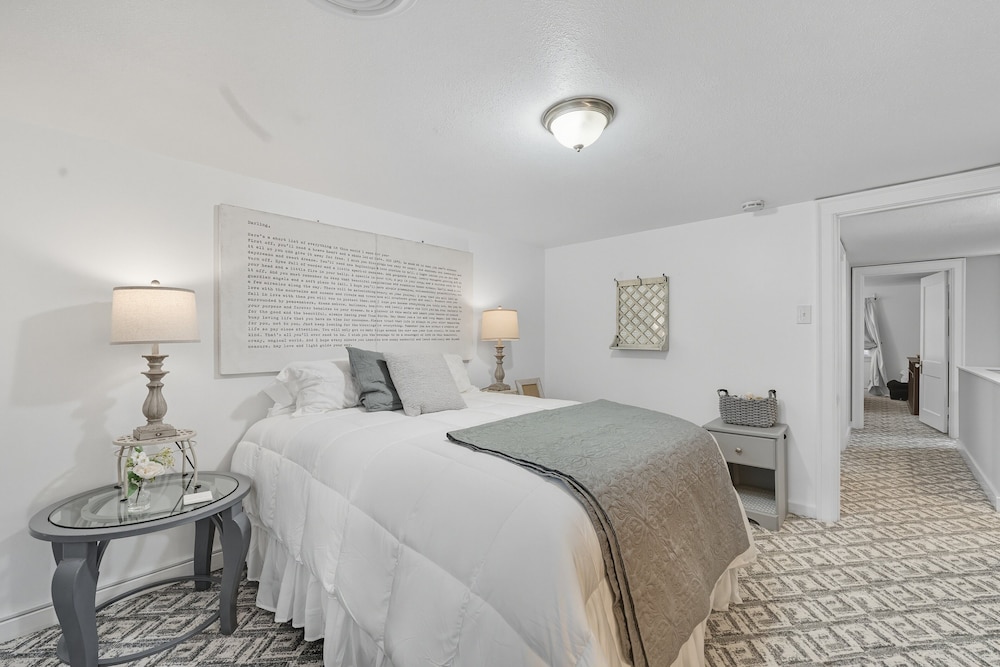 St. Louis Retreat With Game Room & Yard 3 Bedroom Home