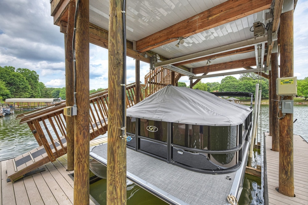 Butler Bliss by Avantstay Private Dock Views
