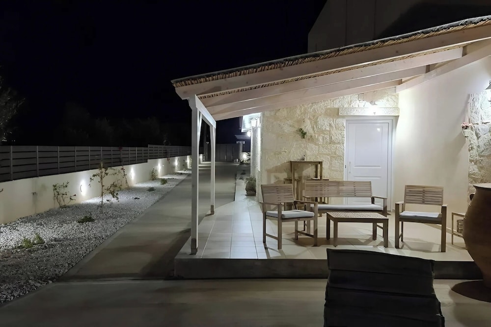 Zoi's SeaView House