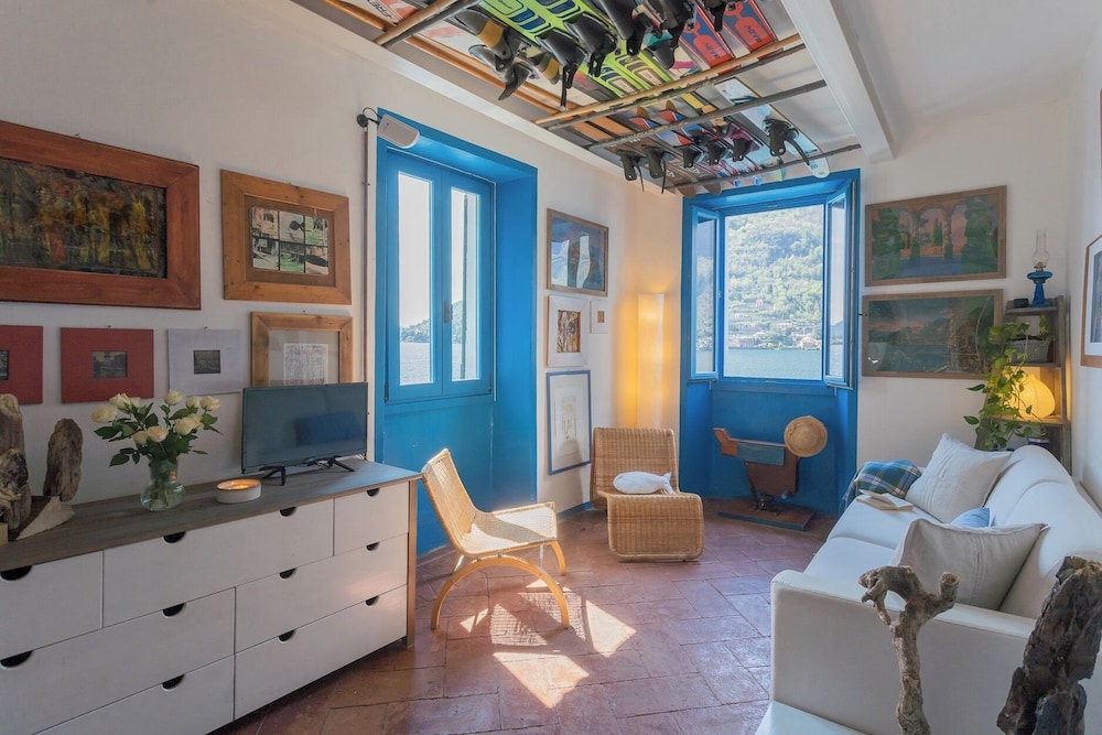 Deriva Apartment on Careno's Beach by Rent all Como