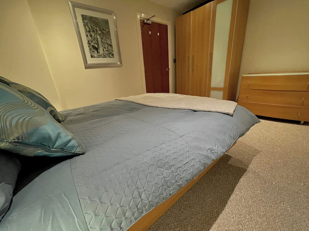 Birmingham City Apartment With 3 Bedrooms