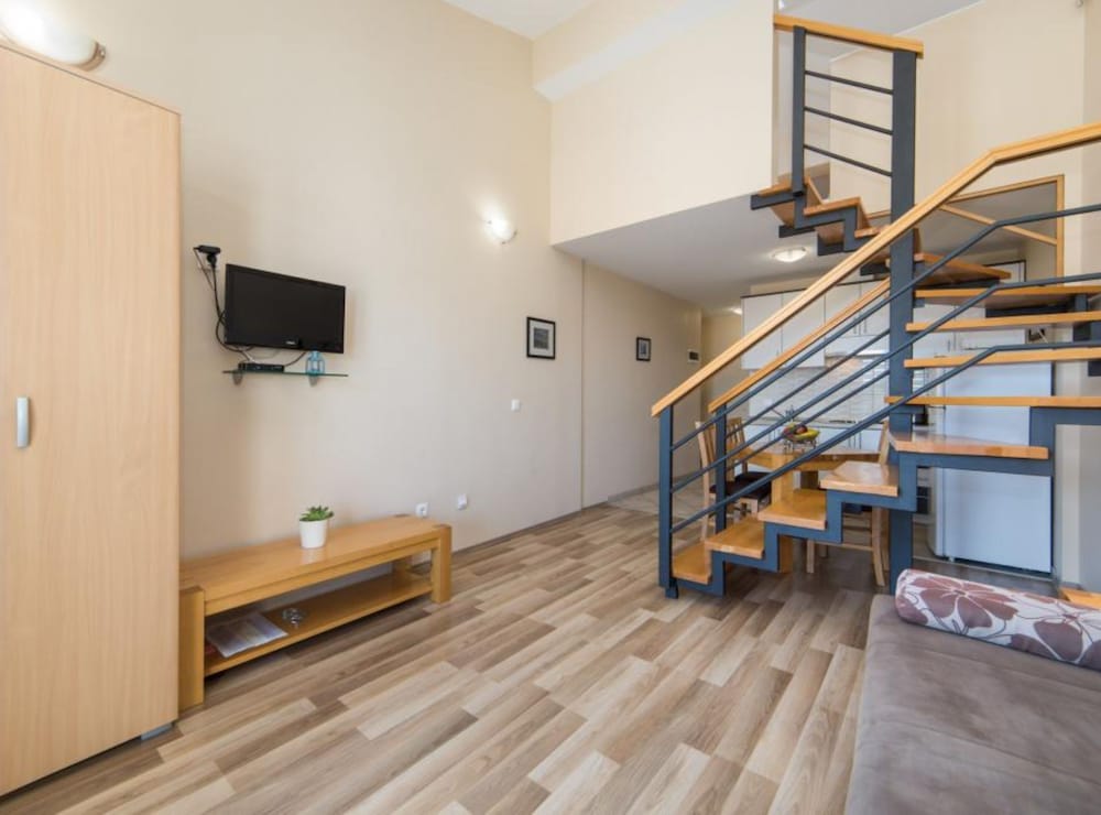 Apartments Nmn Drvenik