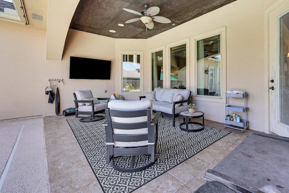1 Mi to Utrgv Stadium: Roomy Retreat w/ Pool, Yard