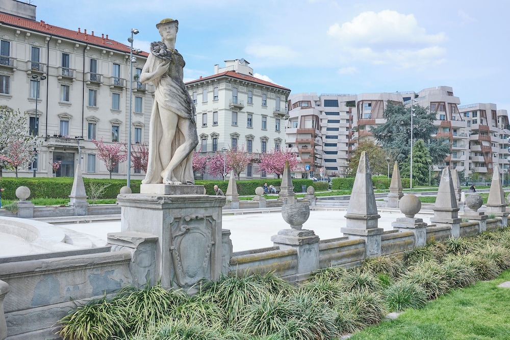 Milan Retreats City life