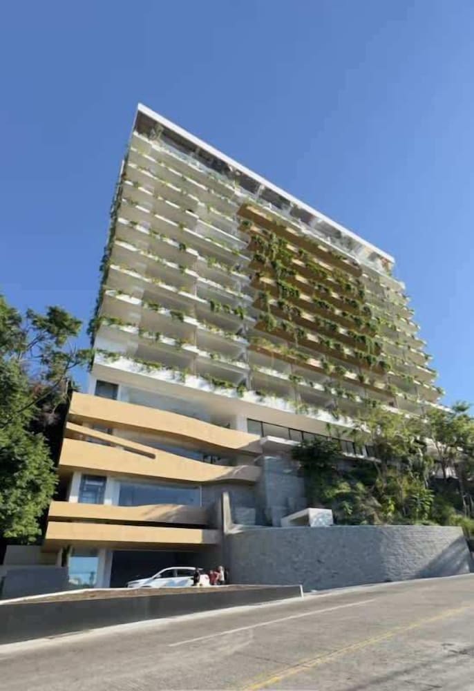 Soho PV Stunning Views Luxury Heated Rooftop Pool