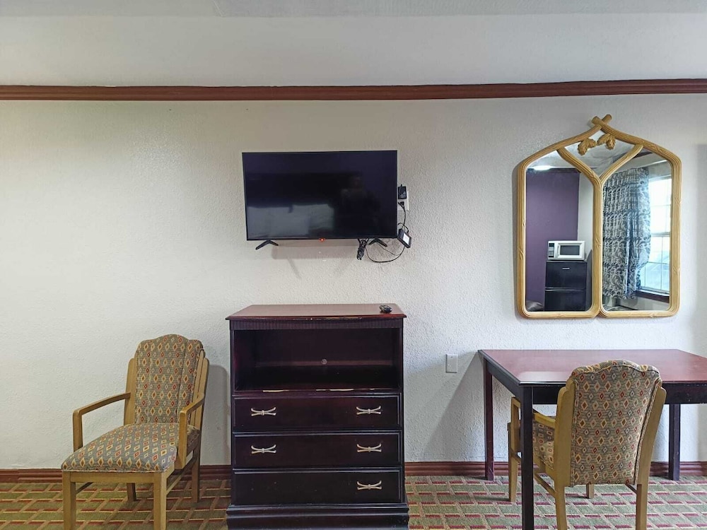 American Inn & Suites By Capital O Victoria US-59