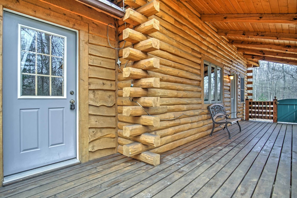 Remote Pentwater Cabin in the Woods: 5 Mi to Dtwn