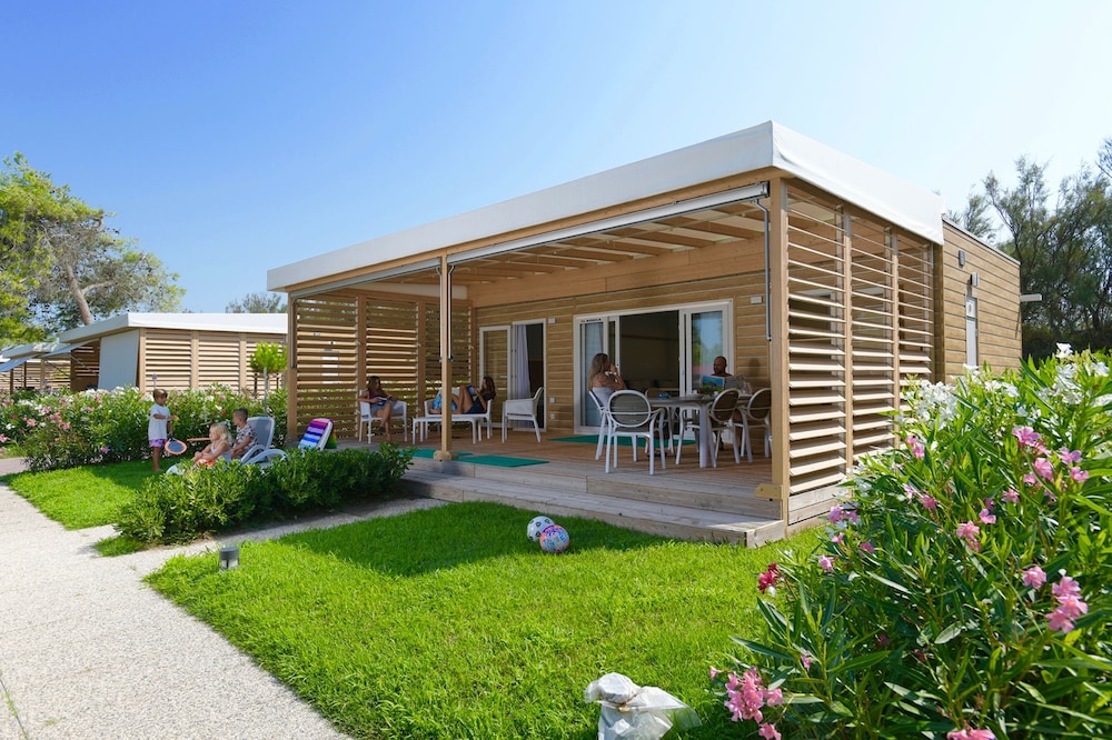 Isamar Holiday Village
