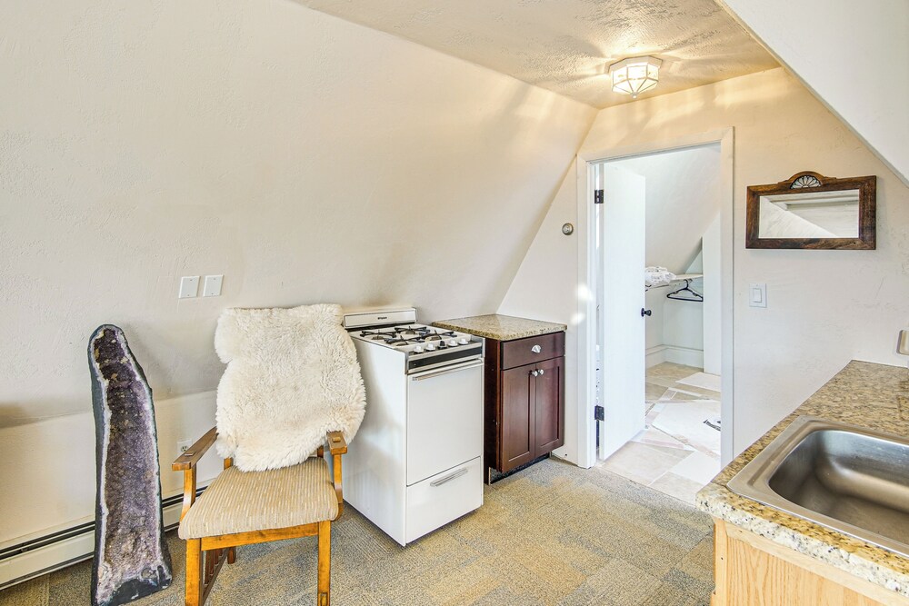 Near Hiking: Tranquil Crestone Studio w/ Deck!