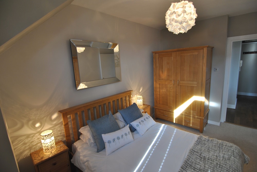The Courtyard, Windsor, 2 Beds