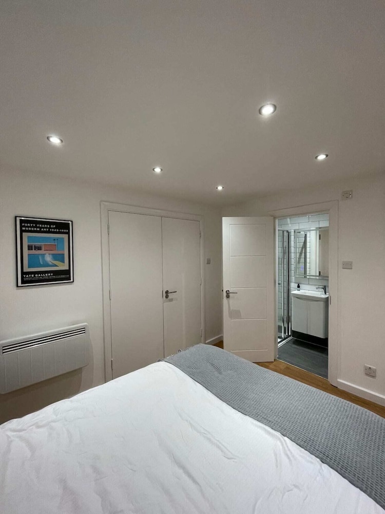 Stunning 3BD Maisonette W/balcony - Old Street!