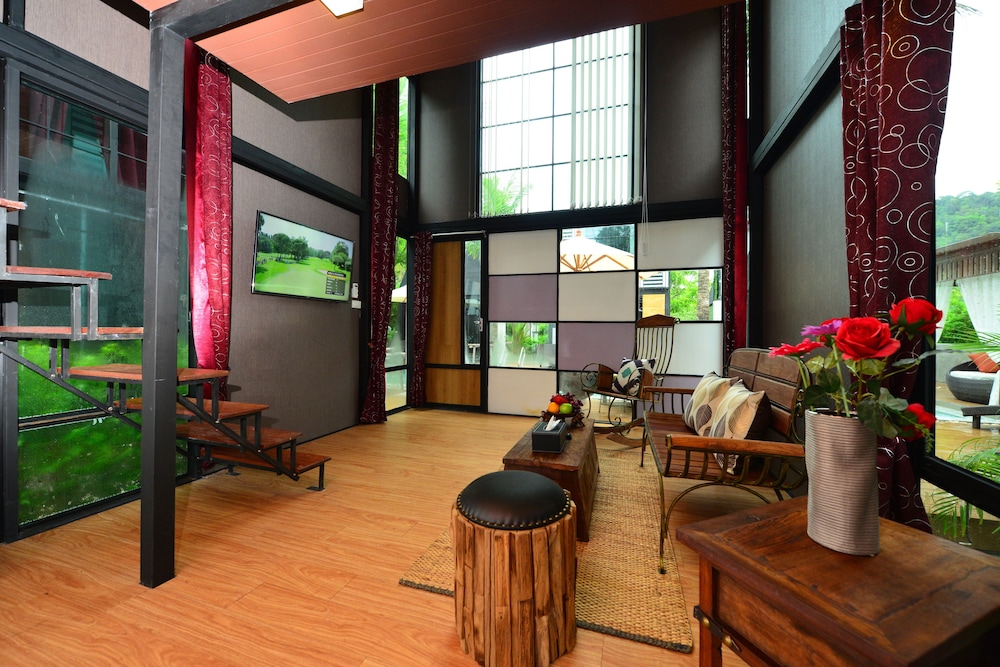 Bukit Pool Villas