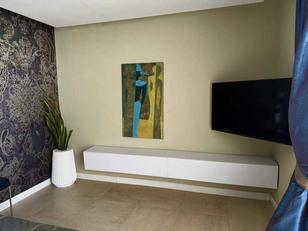 Villa Italia Somone Luxury Hotel
