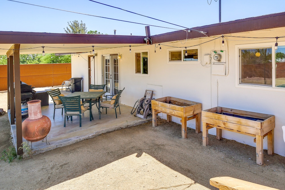 Joshua Tree Home w/ Patio - 5 Mi to National Park!