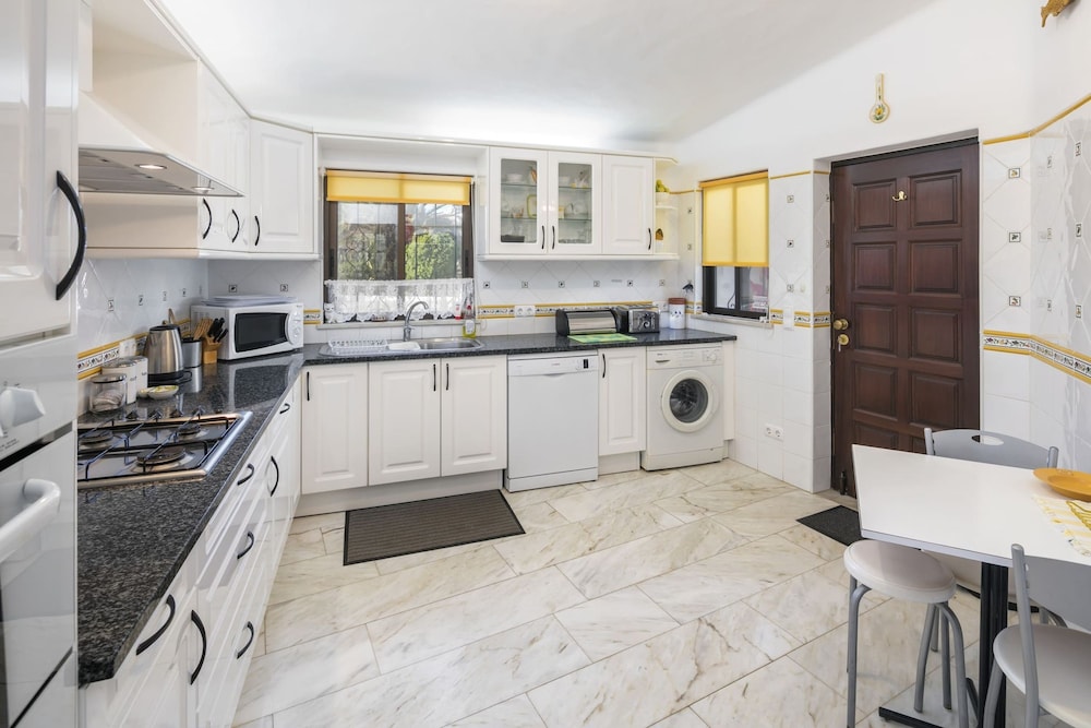 Casa Ryder Casa Ryder Short Walk From Marinha b