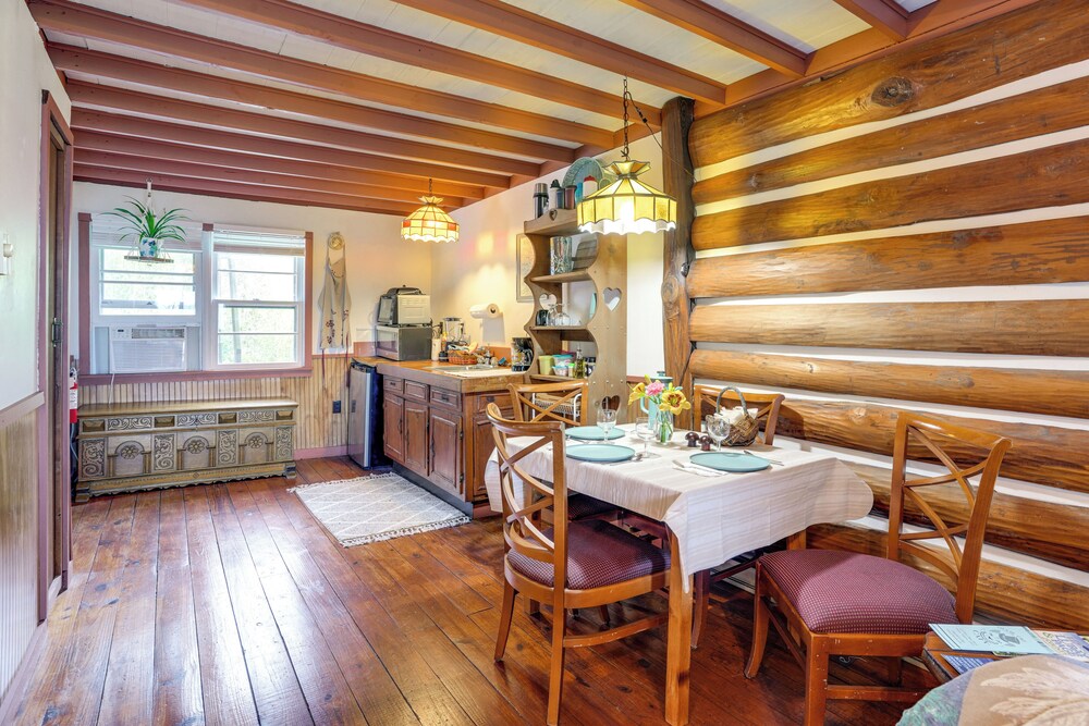 Cozy Luray Cabin w/ Views: Near Hiking Trails!