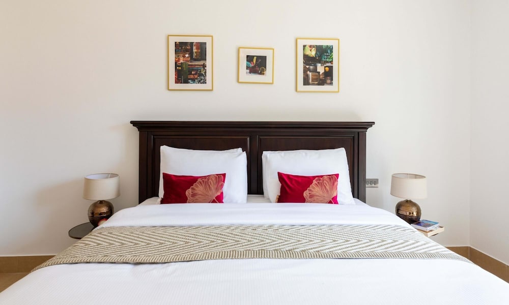 Luxury Living Next to Dubai Mall Burj Khalifa