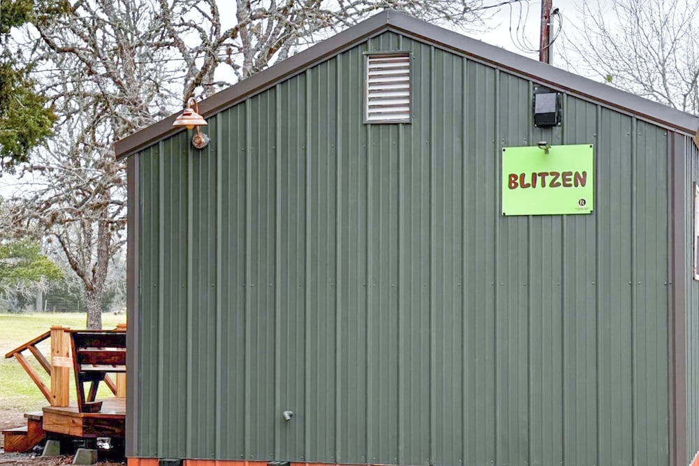 1BR Rustic Cabin w/ Kitchenette, Streaming & Wifi