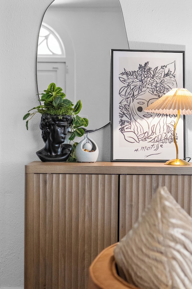 Stylish 3BR Retreat w Porch and garden