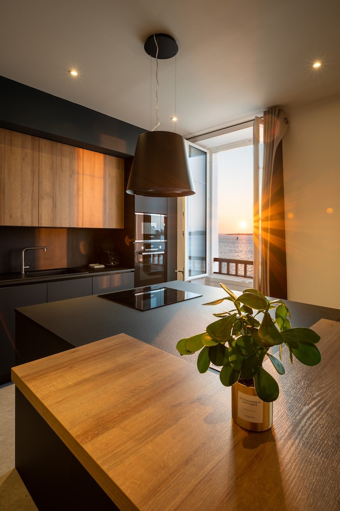 Luxury Apartment With Magnificent sea View