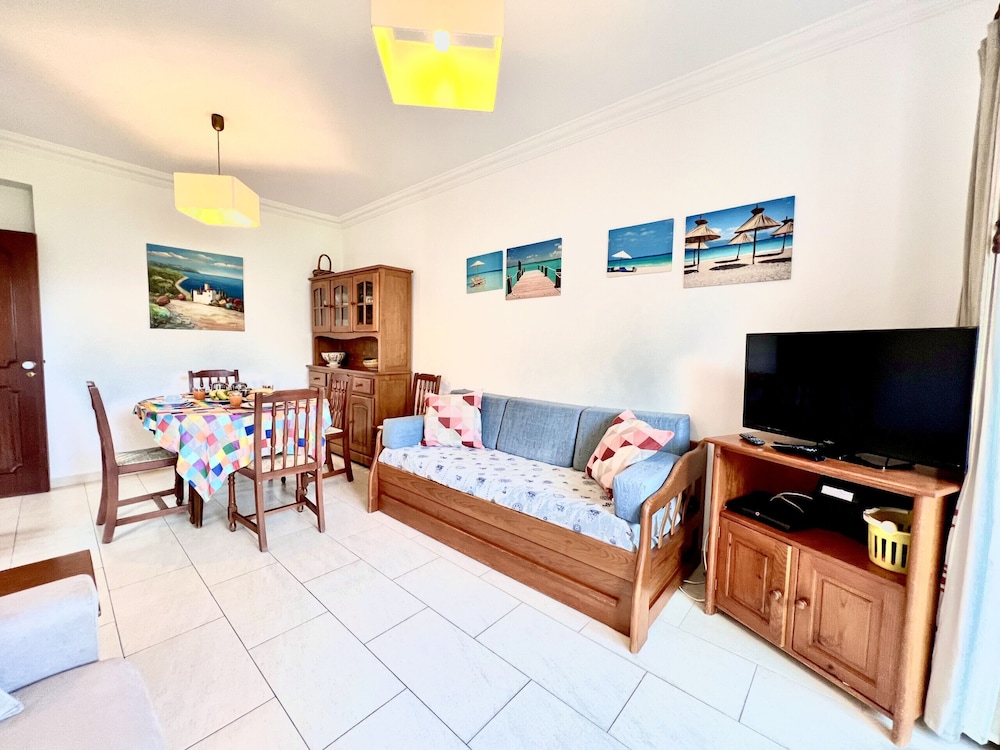Quarteira Classic 2 With Pool by Homing