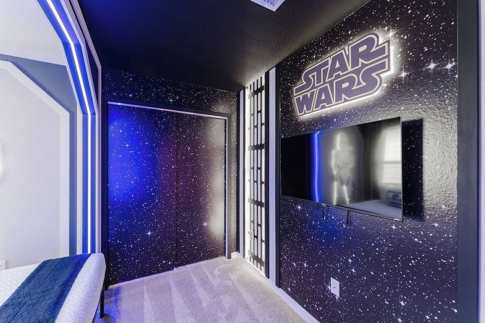 Stunning 8BR Pool Gameroom Minutes to Disney