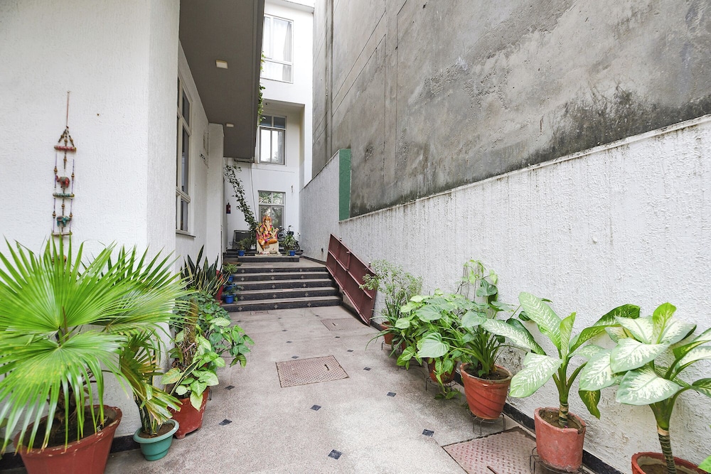 Fabhotel Pooja Residency